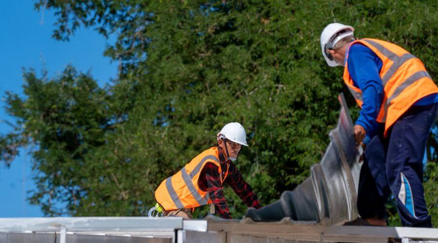 Professional gutter cleaning in Inwood, IA
